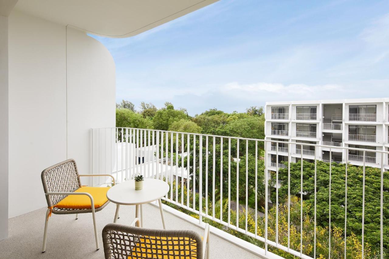 The Standard, Hua Hin Hotel Ngoại thất bức ảnh Balcony of a hotel room